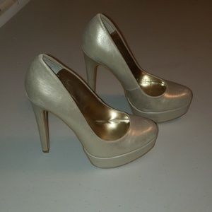 Gold Pumps